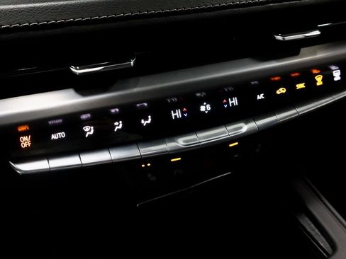 Used 2024 Cadillac XT4 Luxury image 30