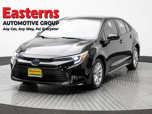 Used 2024 Toyota Corolla LE w/ LE Convenience Package FWD image 1