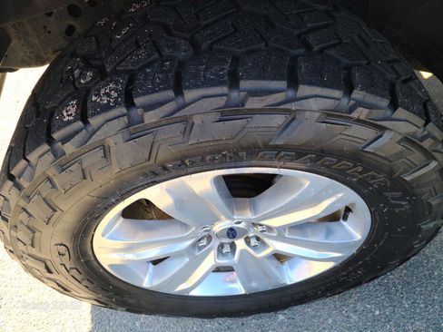 Used 2018 Ford F150 Platinum w/ Equipment Group 701A Luxury image 14