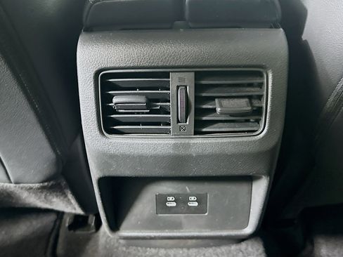 Used 2024 Nissan Rogue SL image 28