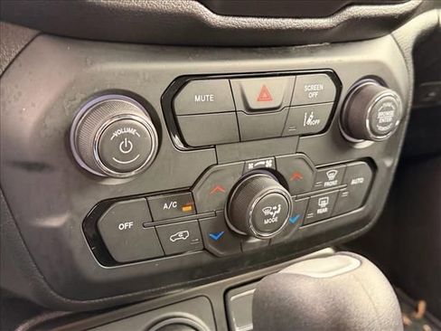Used 2022 Jeep Renegade Altitude AWD/4WD image 23