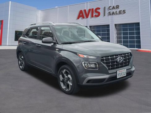 Used 2025 Hyundai Venue SEL FWD image 3