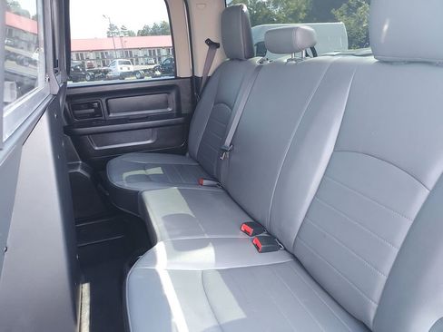Used 2022 RAM 1500 4x4 Crew Cab Classic w/ Chrome Appearance Group image 27