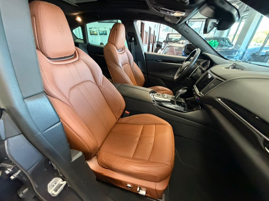 Used 2023 Maserati Levante GT AWD/4WD image 44