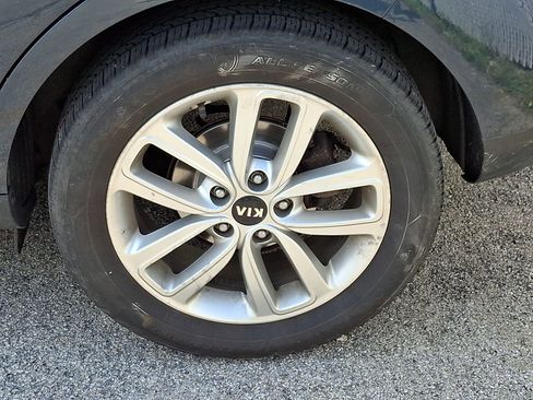 Used 2017 Kia Soul + FWD image 6