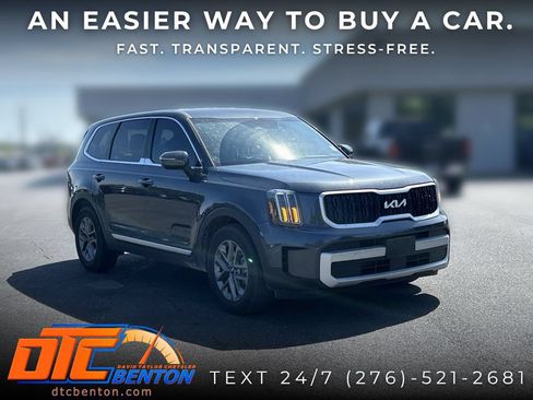 Used 2024 Kia Telluride LX AWD/4WD image 1