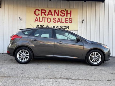 Used 2018 Ford Focus SE image 2