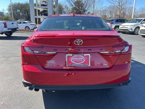 Used 2025 Toyota Camry SE image 6
