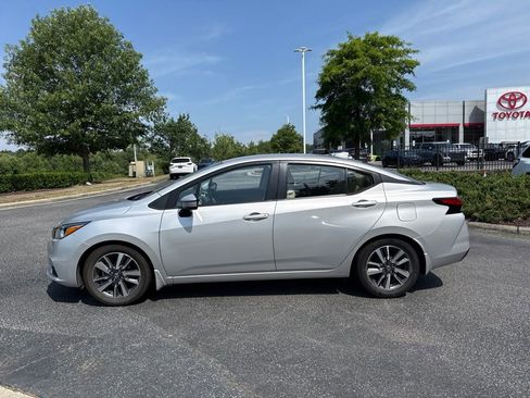 Used 2020 Nissan Versa SV FWD image 3