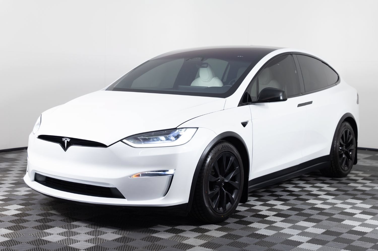 Used 2023 Tesla Model X AWD/4WD image 2