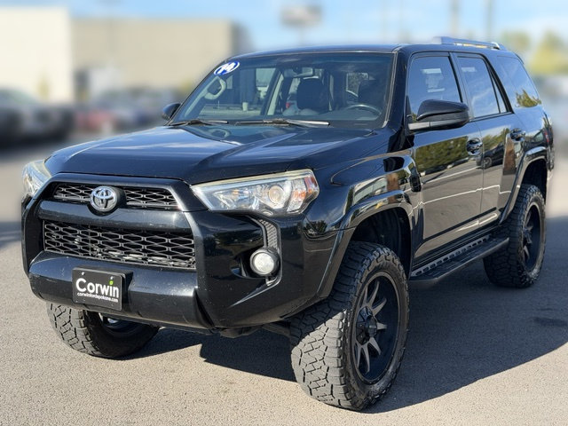 Used 2014 Toyota 4Runner SR5 AWD/4WD image 5