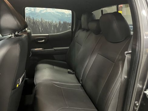 Used 2023 Toyota Tacoma TRD Off-Road image 15