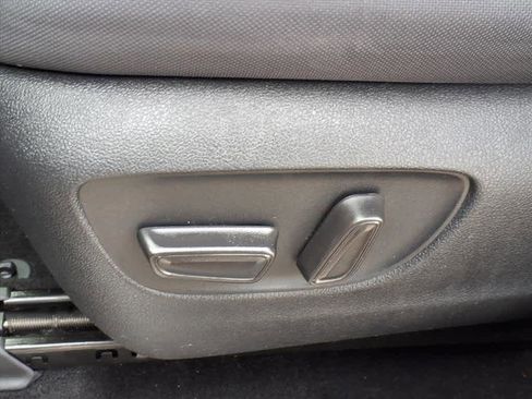 Used 2023 Toyota Highlander LE image 4