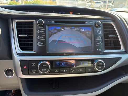 Used 2016 Toyota Highlander XLE image 31