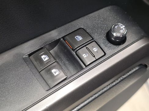 Used 2017 Toyota Tacoma TRD Sport w/ Tow Package image 25