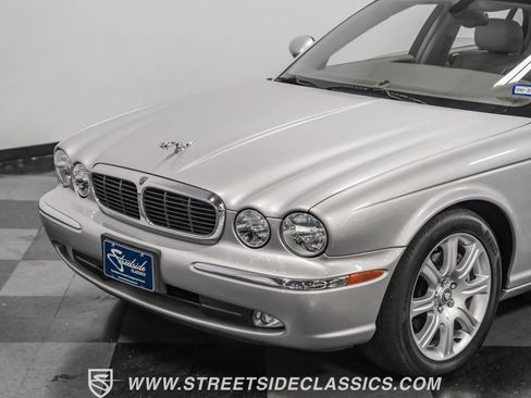 Used 2004 Jaguar XJ8 image 19
