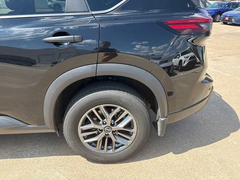 Used 2024 Nissan Rogue S AWD/4WD image 3