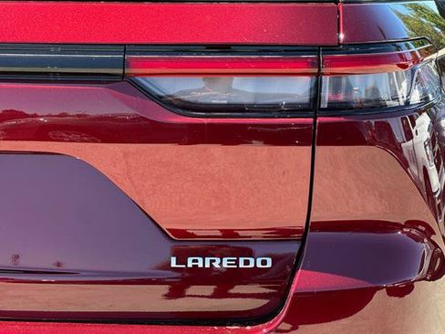 Used 2025 Jeep Grand Cherokee Laredo X w/ Luxury Tech Group I AWD/4WD image 32
