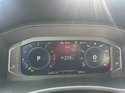 Used 2023 Volkswagen Atlas SE w/ Black Wheel Package image 8