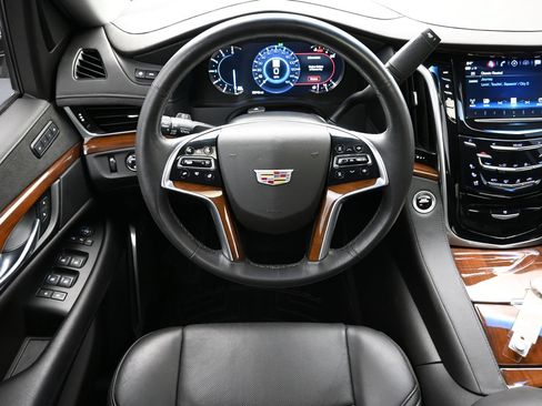 Used 2020 Cadillac Escalade Premium Luxury AWD/4WD image 26