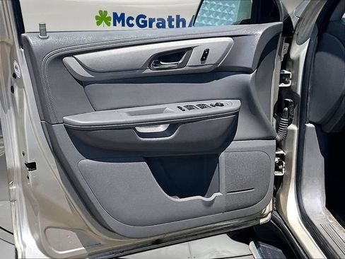 Used 2016 Chevrolet Traverse LT w/ Style and Technology Package FWD image 24