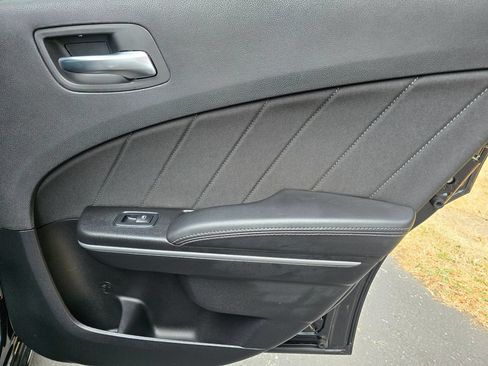 Used 2019 Dodge Charger SXT RWD image 19