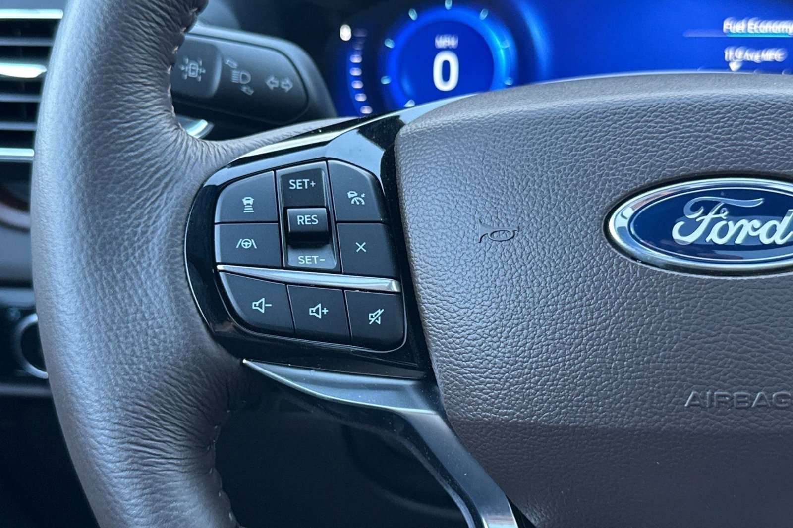 New 2024 Ford Explorer King Ranch w/ Technology Package RWD image 32