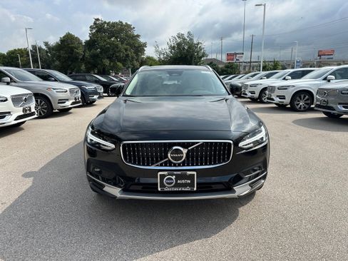 New 2025 Volvo V90 B6 Cross Country Plus w/ Protection Package Premier image 6