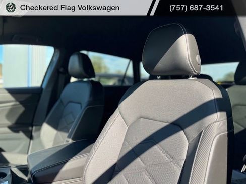 Used 2024 Volkswagen Atlas Cross Sport SE image 19