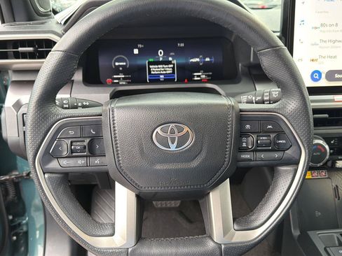 Certified 2025 Toyota 4Runner TRD Off-Road Premium AWD/4WD image 20