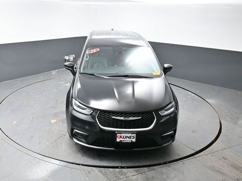 Used 2024 Chrysler Pacifica Select image 44