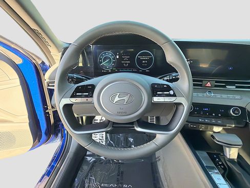 Used 2025 Hyundai Elantra SEL image 33