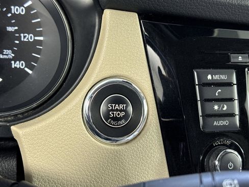 Used 2020 Nissan Rogue SV image 28