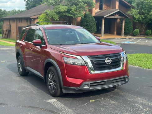 Used 2022 Nissan Pathfinder SV AWD/4WD image 3