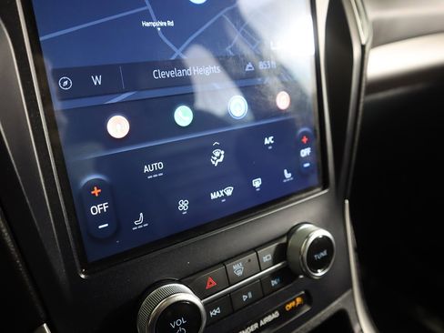 Used 2024 Ford Edge SEL image 47