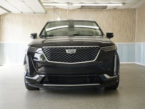 Used 2022 Cadillac XT6 Premium Luxury w/ Technology Package image 2