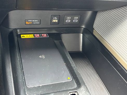 Used 2025 Toyota Camry SE FWD image 23