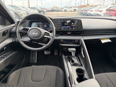 New 2025 Hyundai Elantra Sport image 17