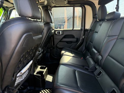 Used 2023 Jeep Gladiator Mojave AWD/4WD image 13
