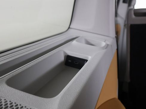 Used 2025 Volkswagen ID. Buzz 1st Edition image 29