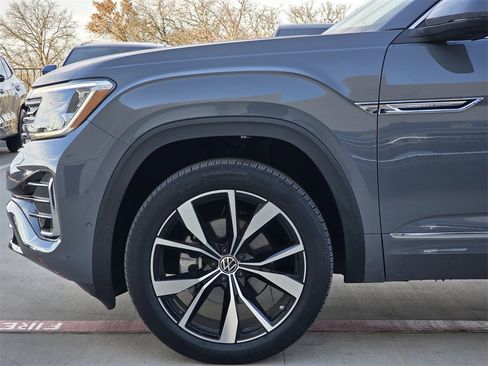 Used 2025 Volkswagen Atlas Cross Sport SEL Premium R-Line image 5