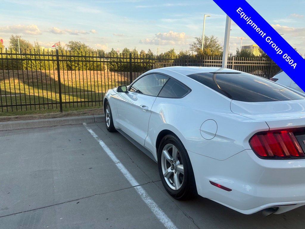 Used 2016 Ford Mustang Coupe RWD image 4