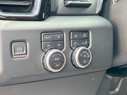 Used 2024 GMC Sierra 3500 Denali Ultimate image 32