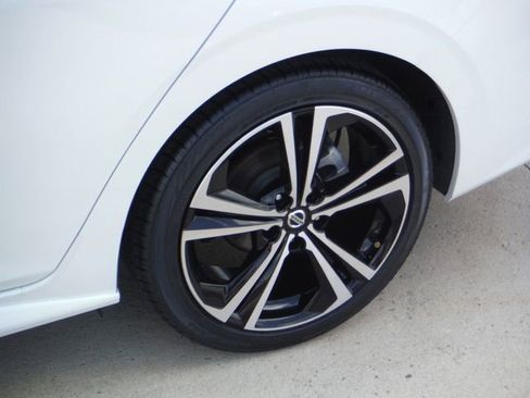 Used 2020 Nissan Sentra SR FWD image 3
