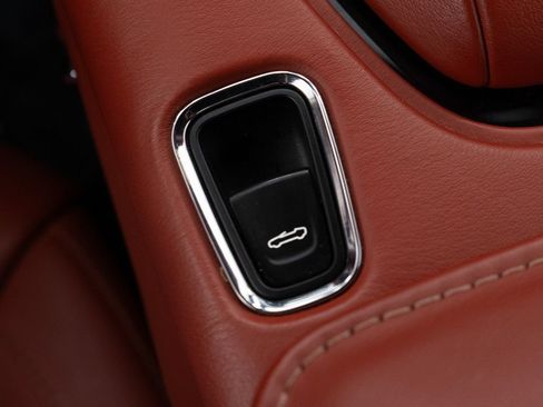 Used 2021 Aston Martin DB11 Volante RWD image 37