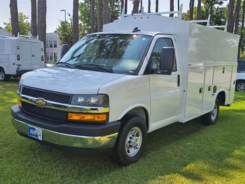 New 2025 Chevrolet Express 3500 w/ Power Convenience Package RWD image 7