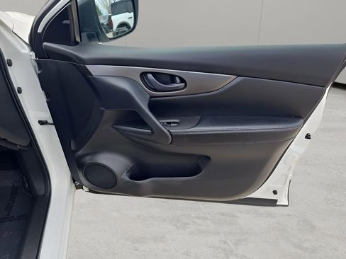 Used 2022 Nissan Rogue Sport S image 36