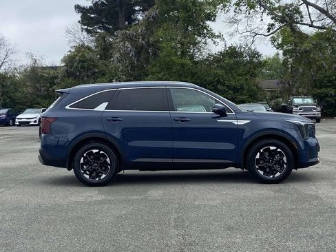New 2026 Kia Sorento S FWD image 2