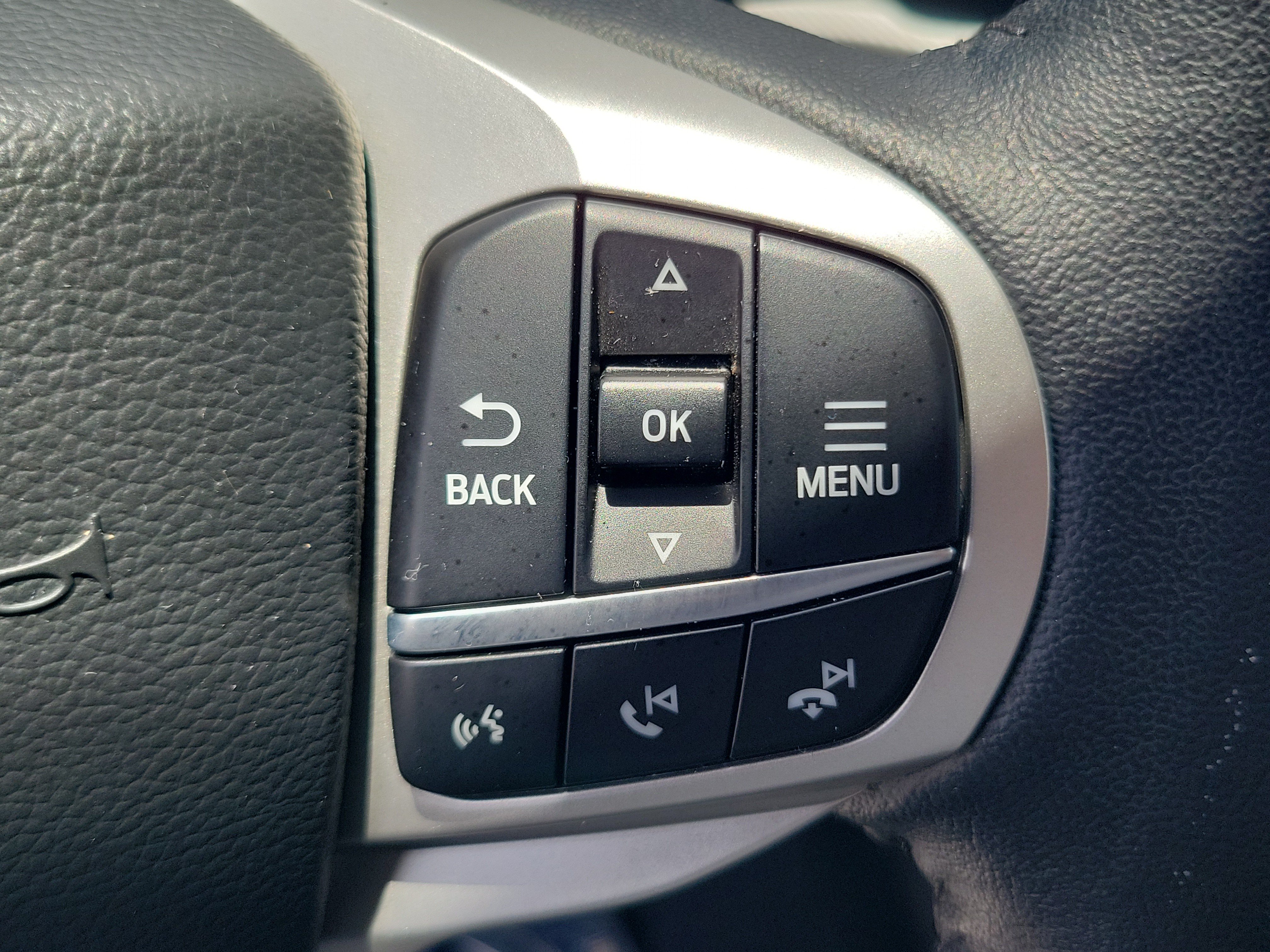 Used 2023 Ford Explorer XLT w/ Equipment Group 202A AWD/4WD image 24