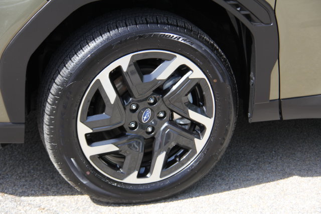 Used 2025 Subaru Forester Limited AWD/4WD image 14